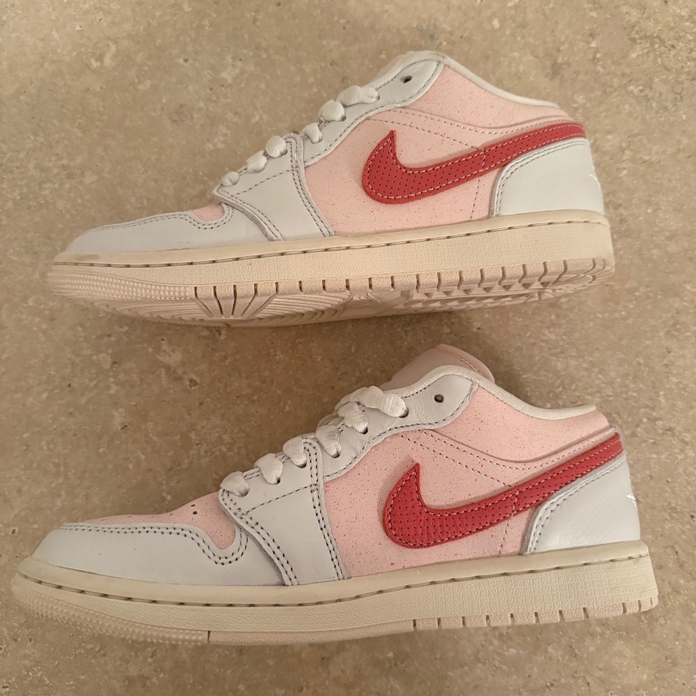 Women's Air Jordan 1 Low SE, 6.5, in Summit White/Light Soft Pink/Sail/Magic Emb